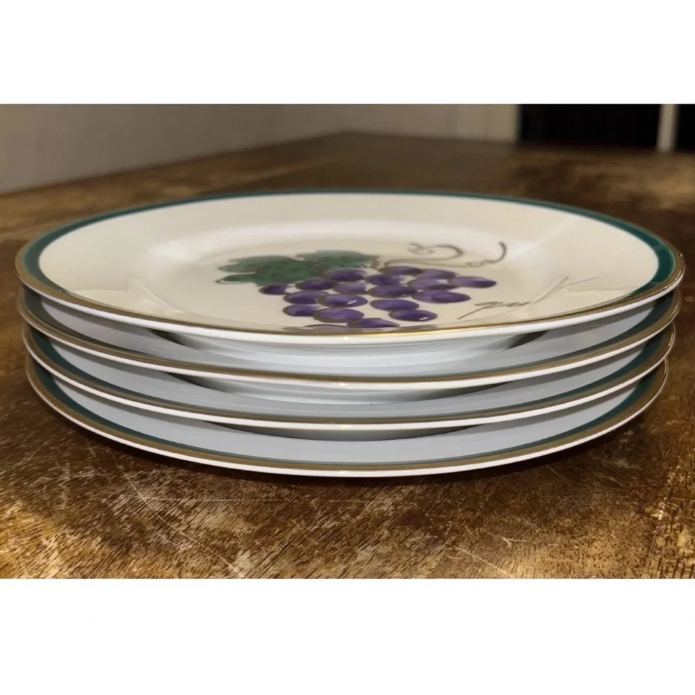 Crate and Barrel Fruits Gilded Salad Plates 8” Plum Apple Grape Pear Set of 4